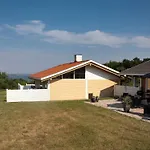 度假居 5 Person In *
